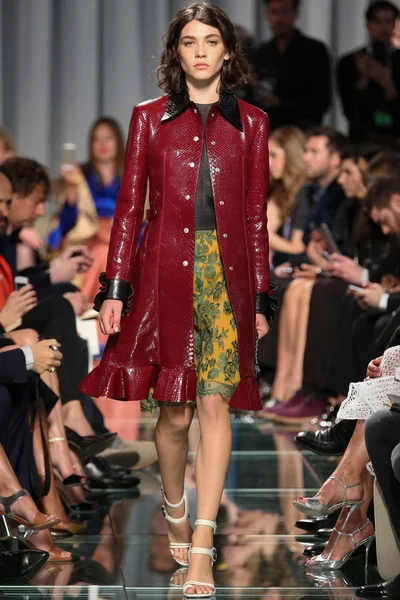 Look 11